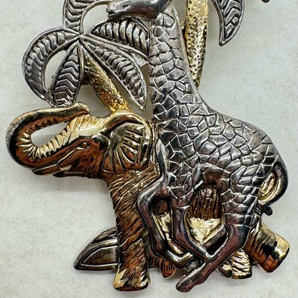 Vintage MJ Brooch Pendant Elephant Giraffe Palm Trees Gold Silver Tone Signed - Picture 3 of 10